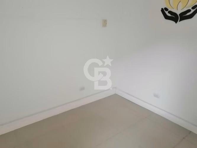Oficina iluminada de 88m2, aire acondicionado y 4 privados