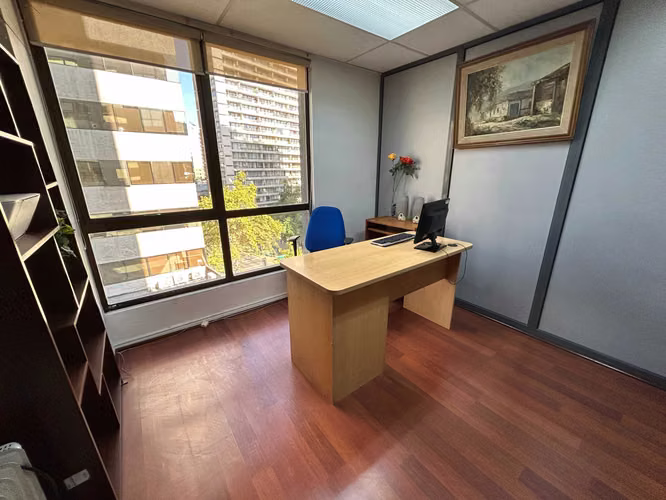 Oficina Luminosa en Av. Providencia (158985)