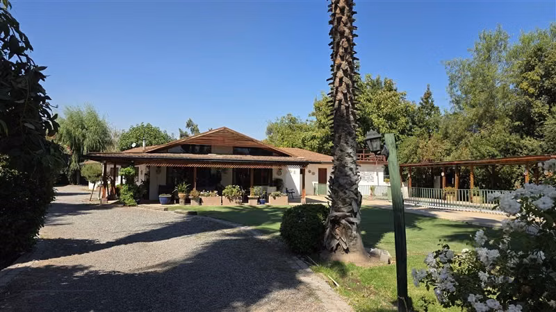 Parcela con dos casas en venta, Chicureo / Colina