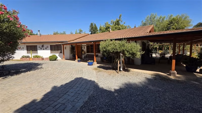 Parcela con dos casas en venta en Chicureo