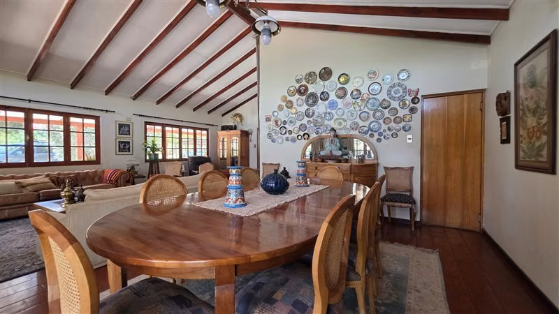 Parcela con dos casas en venta en Chicureo