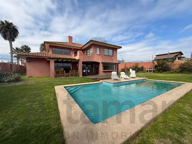 Casa en venta de 6 dorm. en Coquimbo
