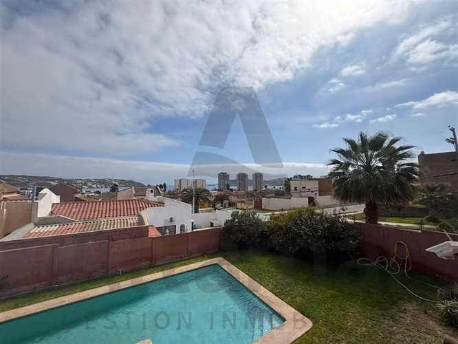 Casa en venta de 6 dorm. en Coquimbo