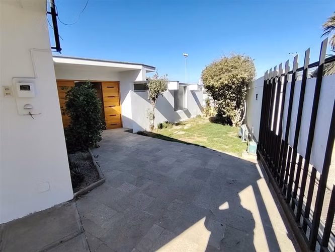 Casa en venta de 4 dorm. en Coquimbo