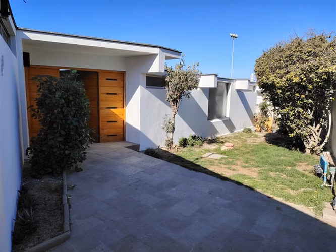 Casa en venta de 4 dorm. en Coquimbo