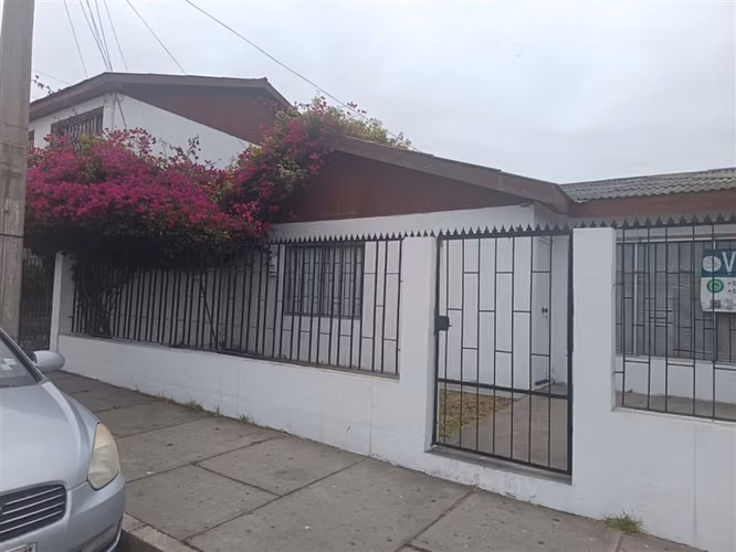 Casa en venta de 4 dorm. en Coquimbo