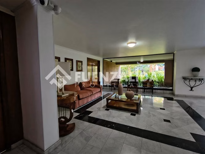 Departamento en venta de 2D-2B est y bod Metro Manquehue