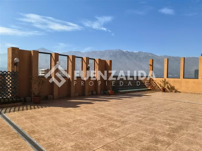 Departamento en venta de 2D-2B est y bod Metro Manquehue