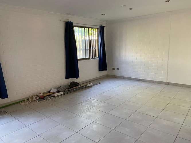 EN VENTA CASA GRANDE EN PARQUE E LA REINA - Imagen 3