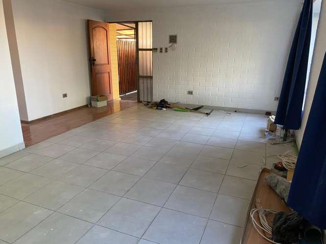 EN VENTA CASA GRANDE EN PARQUE E LA REINA - Imagen 2