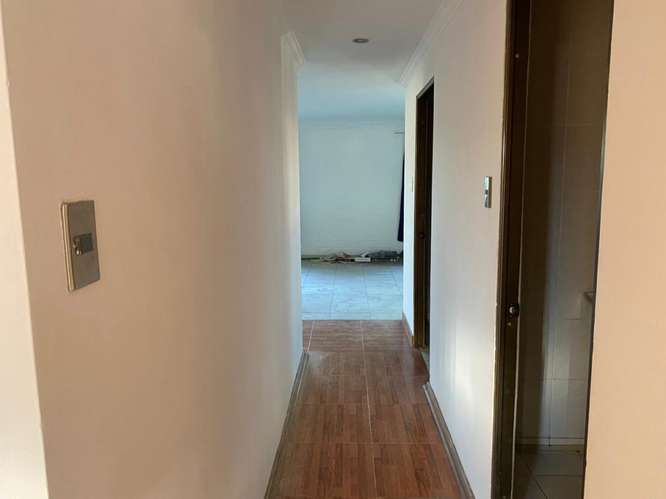 EN VENTA CASA GRANDE EN PARQUE E LA REINA - Imagen 4