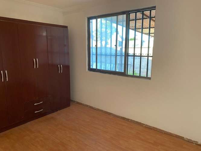 EN VENTA CASA GRANDE EN PARQUE E LA REINA - Imagen 7