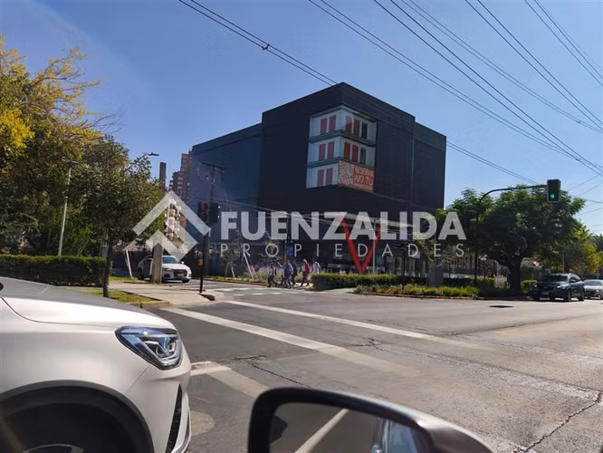 Local Comercial en arriendo en Las Condes, 2 locales