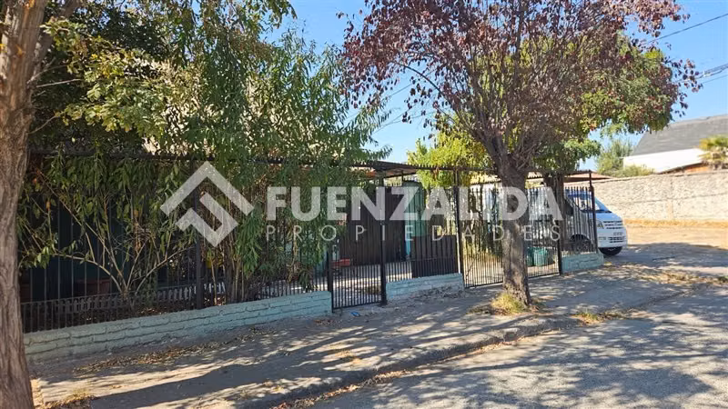 Casa en venta de 3 dorm. en La Florida