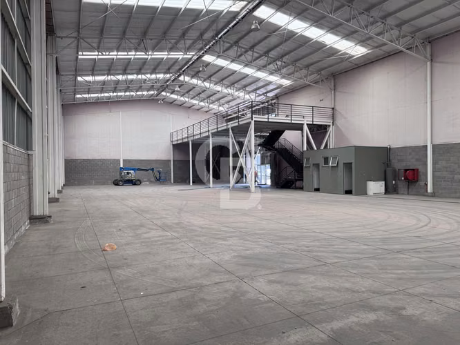 Arriende bodega en Quilicura, ideal ubicación estratégica.