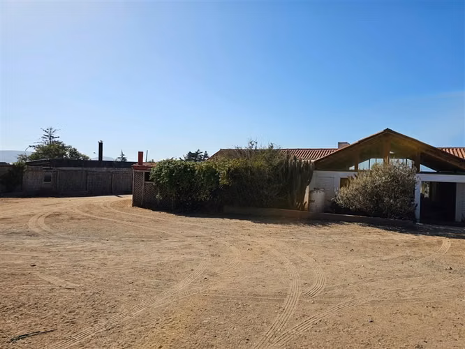 Casa con cabañas en venta de 6 dorm. en Guanaqueros Coquimbo