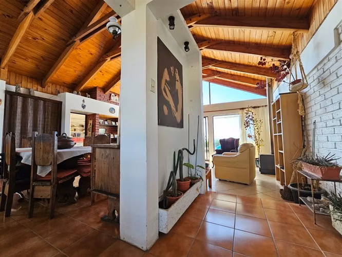 Casa con cabañas en venta de 6 dorm. en Guanaqueros Coquimbo