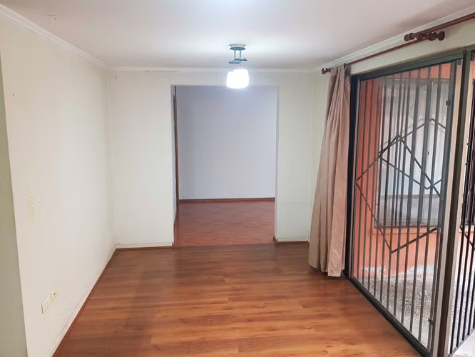 Oportunidad! Amplia casa aislada con patio (157439)