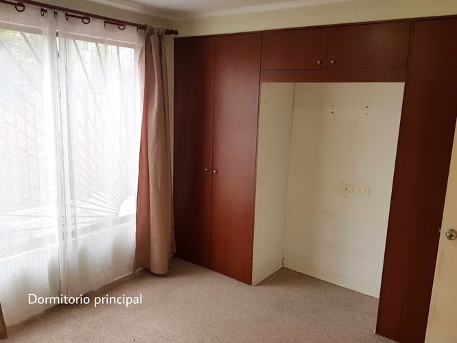 Oportunidad! Amplia casa aislada con patio (157439)
