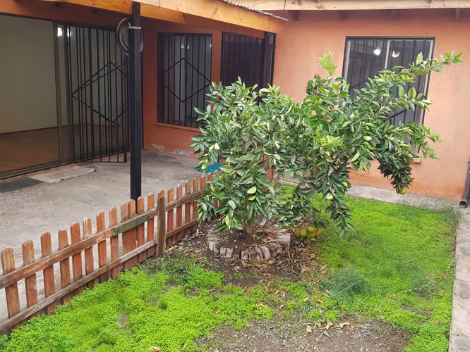 Oportunidad! Amplia casa aislada con patio (157439)