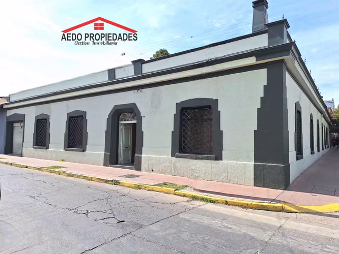 Se Arrienda Casa de Amplias Dimensiones con destino Administrativo, en el Centro de Quillota.