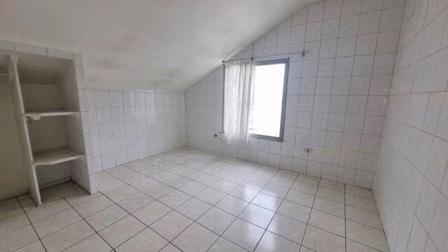 Oficina en arriendo en La Florida / Walker Martinez