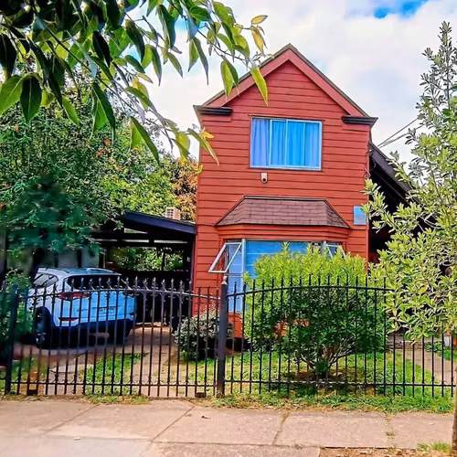 Se vende espectacular propiedad de 4 D y 2 B,  con cabaña en Valdivia, ubi sector Parque Krahmer.