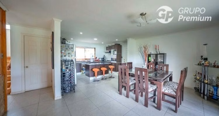 Exclusiva parcela con 2 casas con piscina y seguridad 24/7