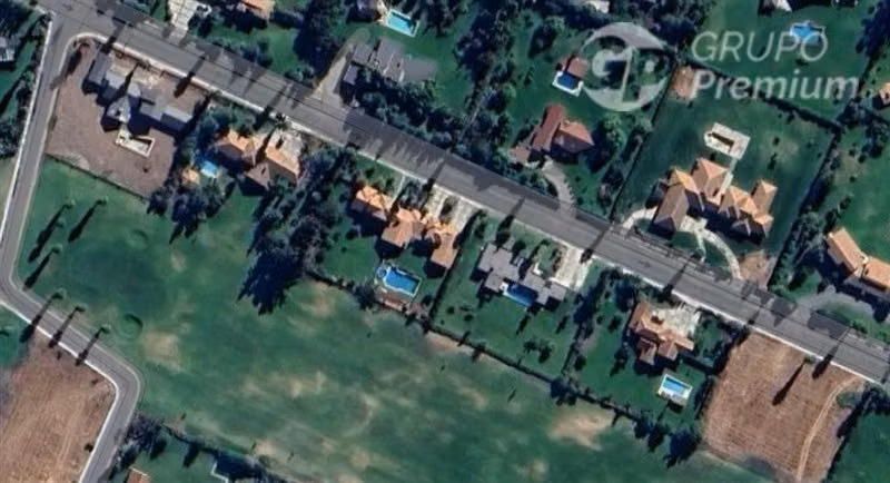 Exclusiva parcela con 2 casas con piscina y seguridad 24/7