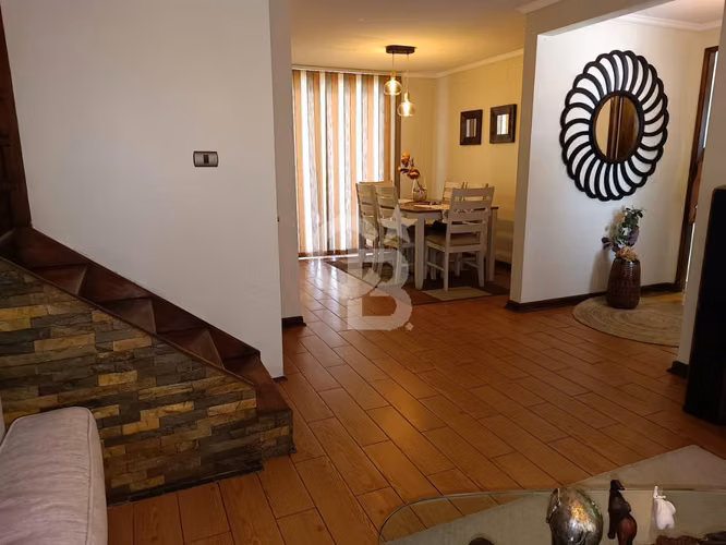 Linda Casa Sector Costa Laguna.