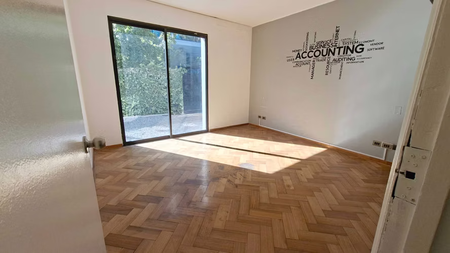 Oficina 300m² en Arriendo - Nueva Costanera (159441)