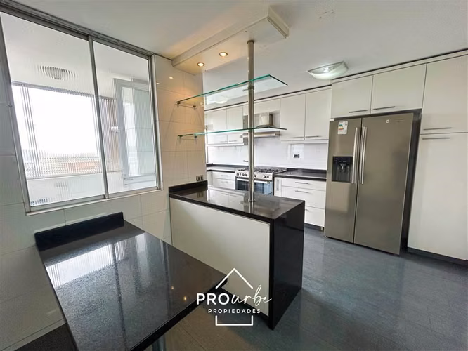 Departamento en venta de 3 dorm. y 3 baños en Las Condes