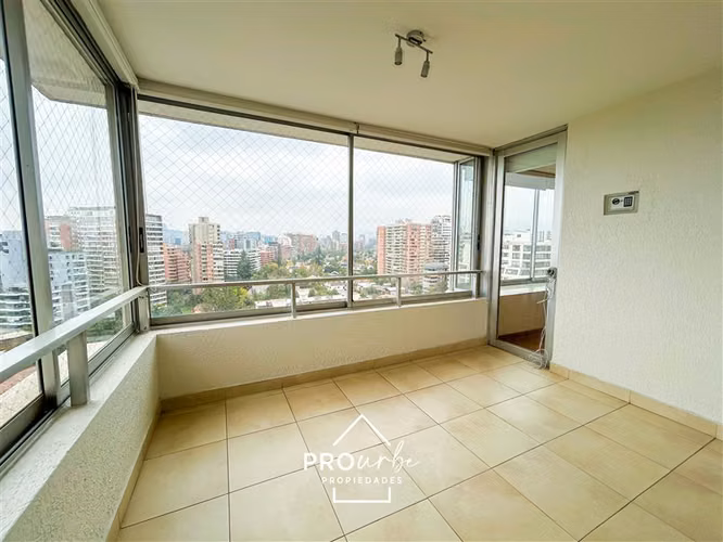 Departamento en venta de 3 dorm. y 3 baños en Las Condes