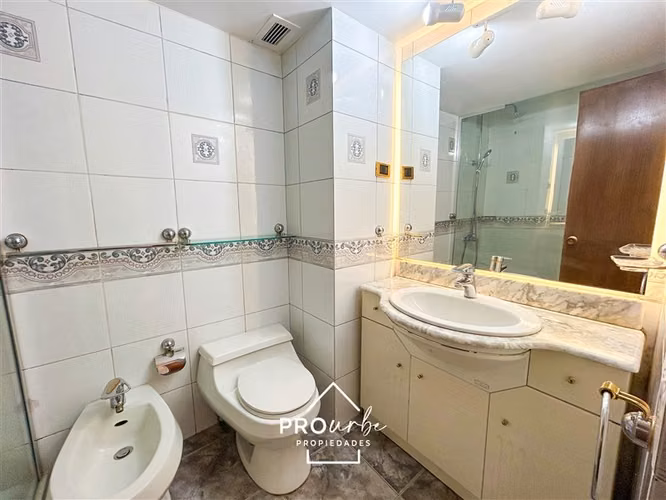 Departamento en venta de 3 dorm. y 3 baños en Las Condes
