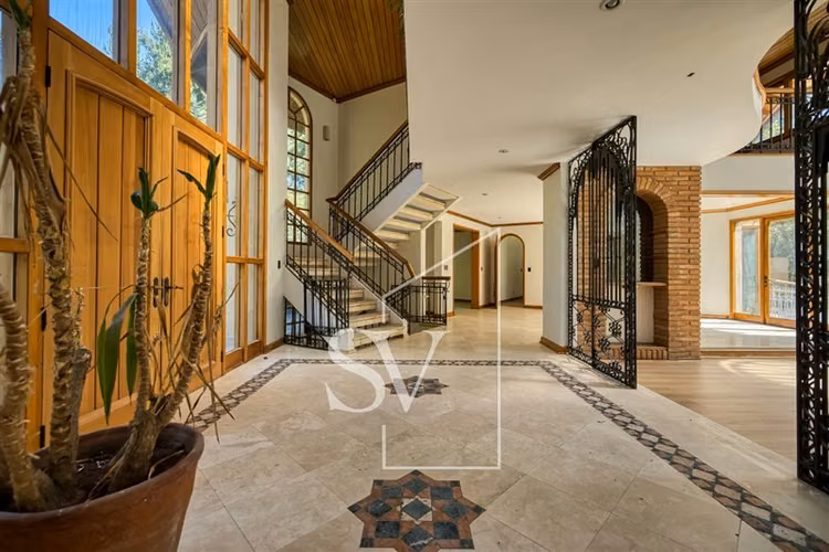 Espectacular casa, Amplia, 615 m2 construidos en 2000m2 - Imagen 3