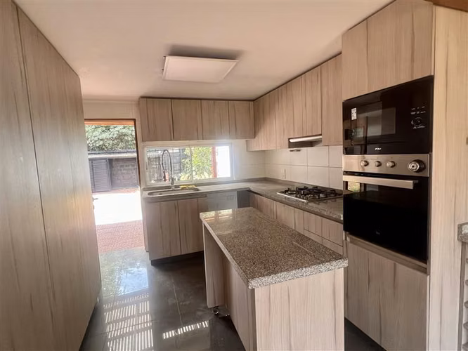 Casa en venta de 4 dorm. en Vitacura - Imagen 4