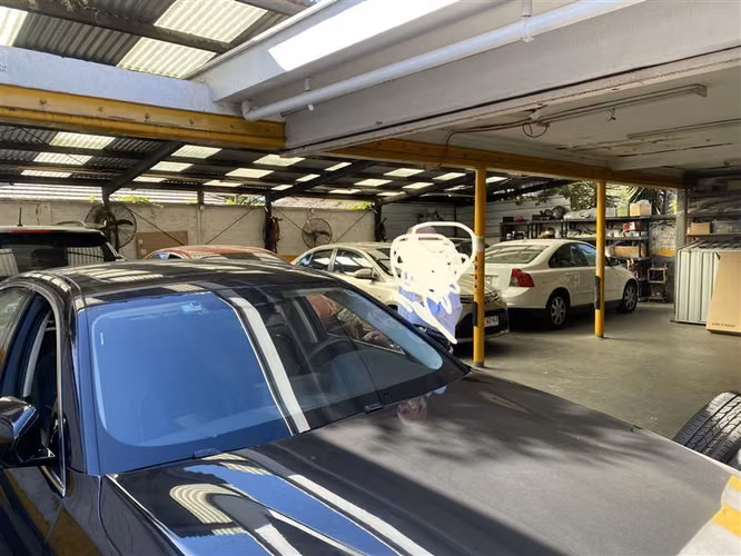 Local Comercial en arriendo en Las Condes avenida principal