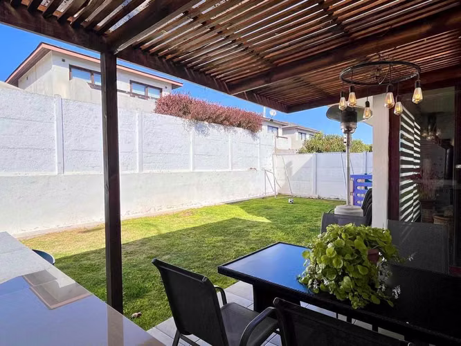 Casa en Venta – 4 Dormitorios + Servicio (159582)