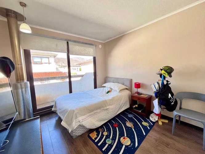 Casa en Venta – 4 Dormitorios + Servicio (159582)