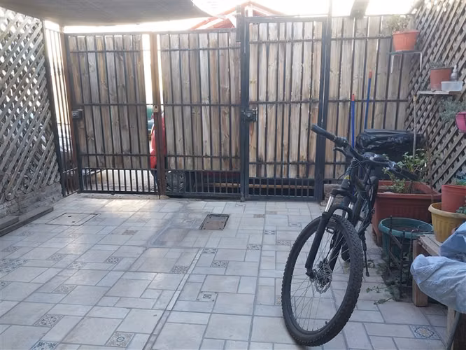 Linda Casa en venta de 4D y 2B. remodelada, Lampa