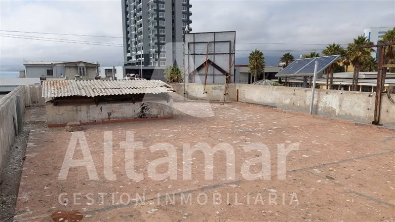 LOCAL COMERCIAL Aldunate esquina Las Heras