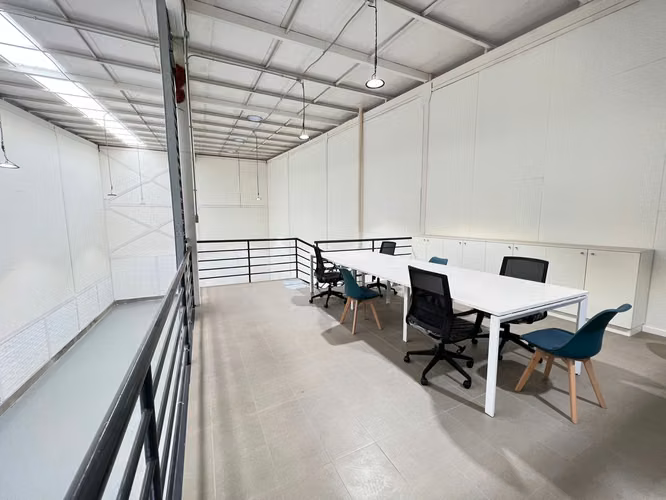 ARRIENDO BODEGA CON OFICINA DE 300 M2 QUILICURA