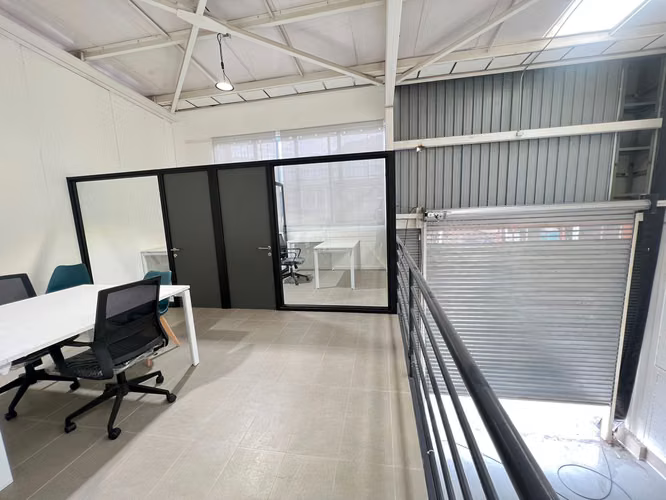 ARRIENDO BODEGA CON OFICINA DE 300 M2 QUILICURA