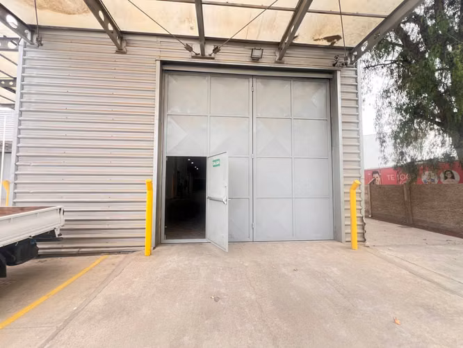 BODEGA CON OFICINA DE 989 M2 SECTOR LO ECHEVERS QUILICURA