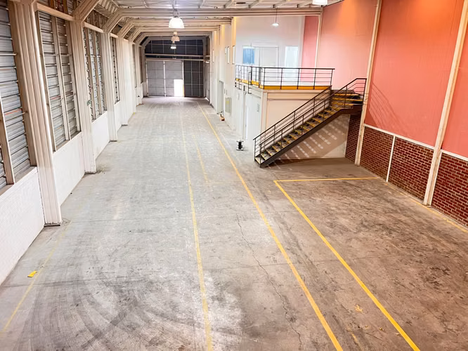 BODEGA CON OFICINA DE 989 M2 SECTOR LO ECHEVERS QUILICURA