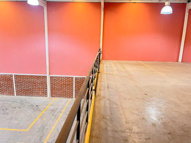 BODEGA CON OFICINA DE 989 M2 SECTOR LO ECHEVERS QUILICURA