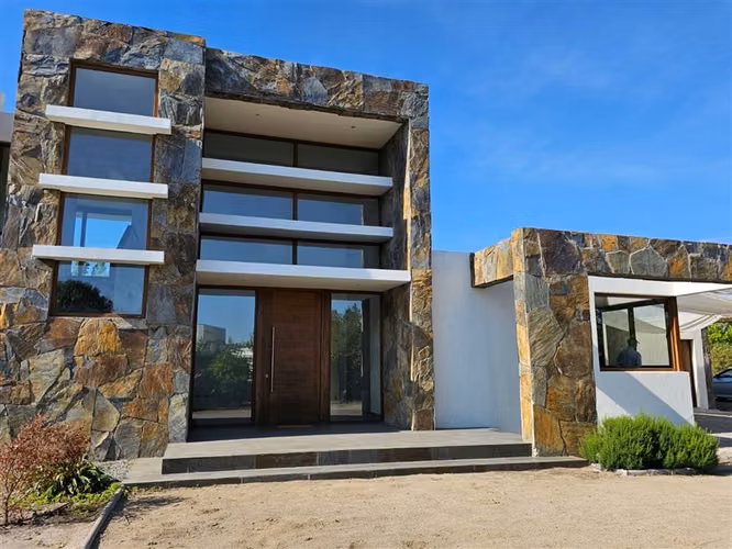 Casa en venta en parcela Algarrobal de Chicureo