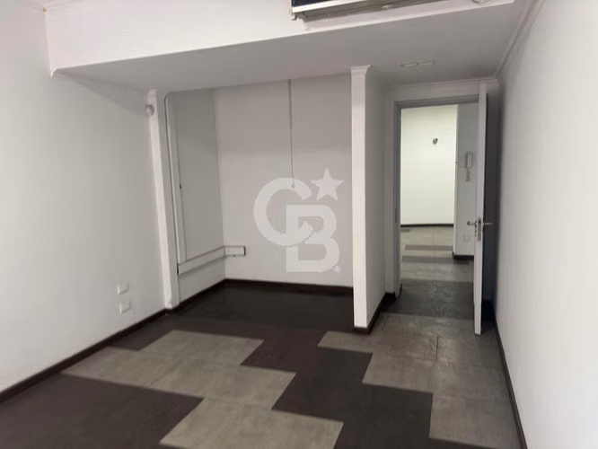 Excelente Oficina o Depto. frente Cerro Santa Lucia