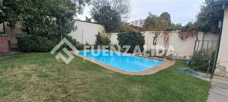Casa en venta de 5 dorm. en La Reina
