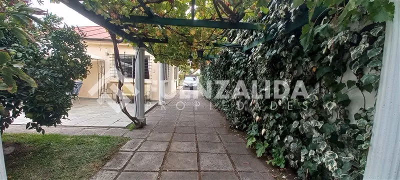 Casa en venta de 5 dorm. en La Reina